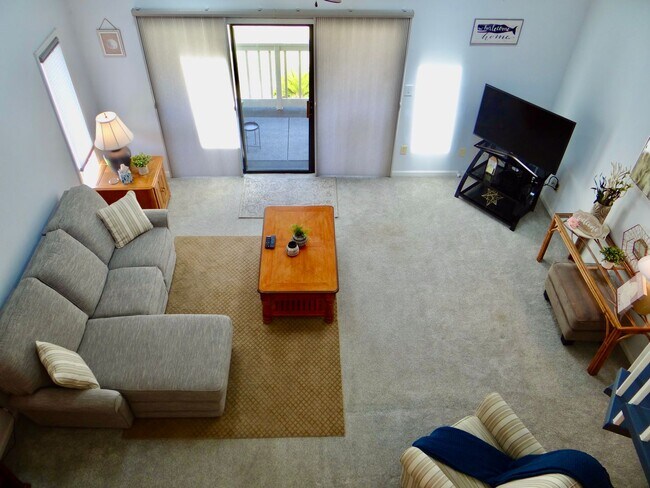 Building Photo - Seasonal Rental Available 9/24-4/25