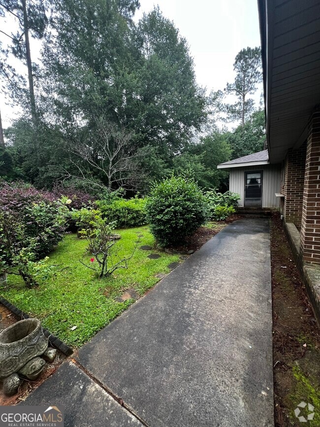 Building Photo - 1864 Tanglewood Rd