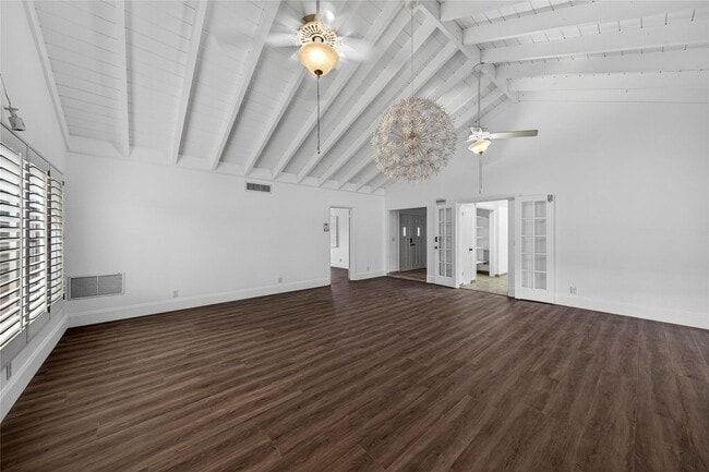 Building Photo - 6852 Skyline Dr