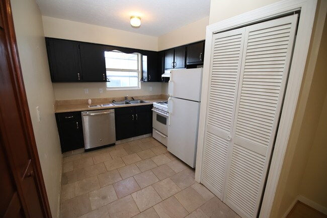 Building Photo - 2BD/1BA Apartment located in a Duplex
