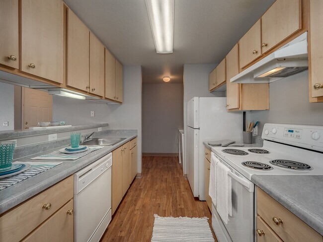 Photo - A New Wave of Living Here At Powell Court ... Apartment