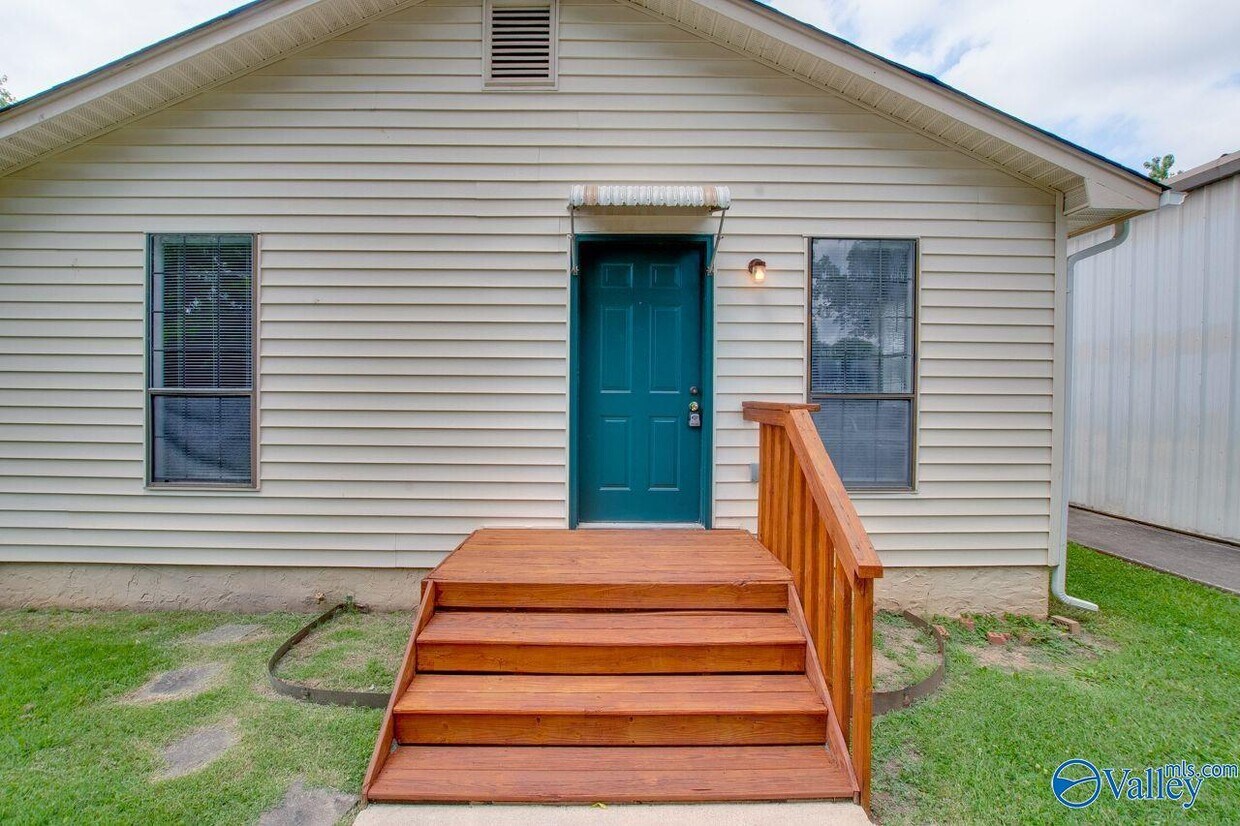 204 Beirne Ave NW, Huntsville, AL 35801 Townhouse for Rent in Huntsville, AL