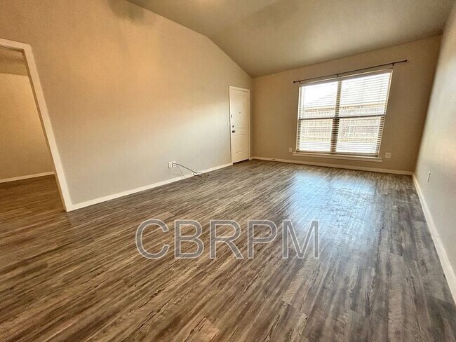 Foto del edificio - 2110 N Avenue J Ave