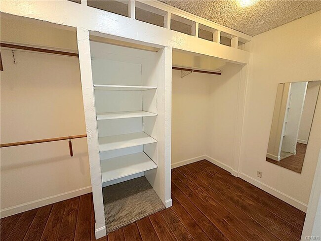 Foto del edificio - 17947 Emelita St