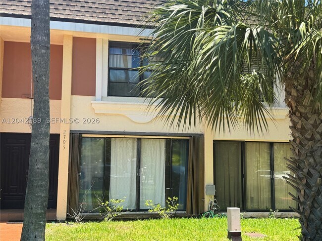 Foto del edificio - 2795 NE 164th St