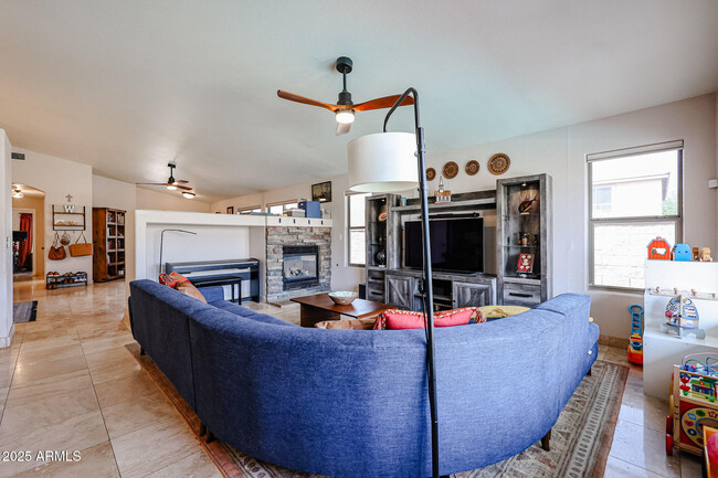 Building Photo - 4010 E Sidewinder Ct