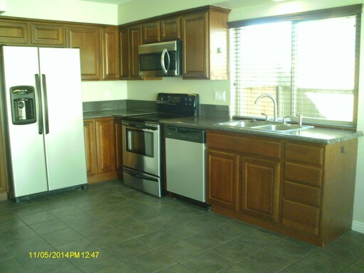 Building Photo - 1391 Camelot Dr