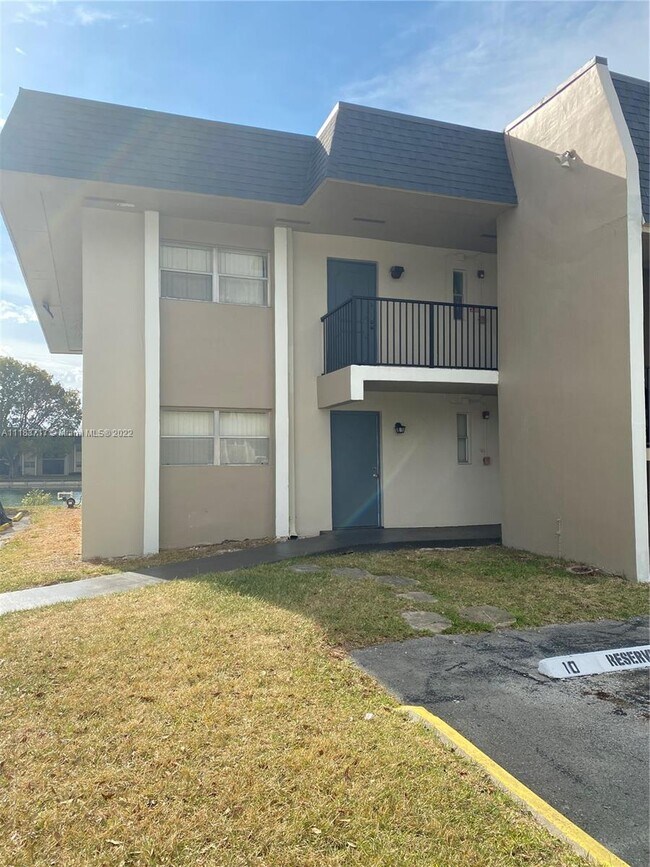 Building Photo - 7801 S Colony Cir