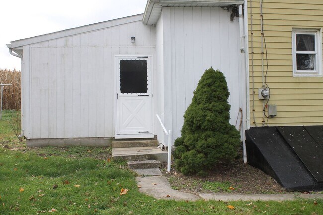 Building Photo - 941 Raver Ln
