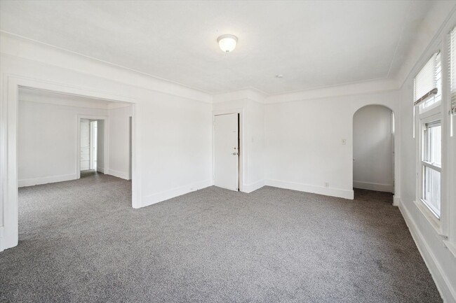 Foto del edificio - 2333/2335 Grand - T - Ody Holdings