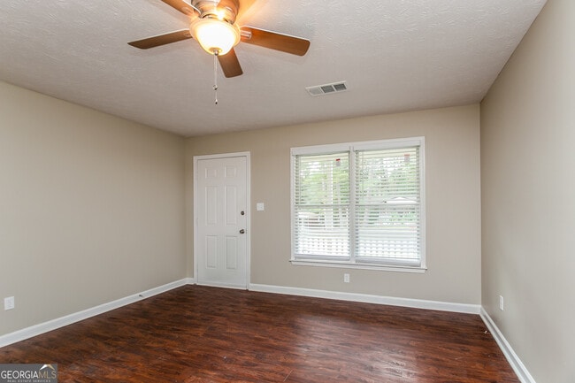 Building Photo - 3940 Scott Dr