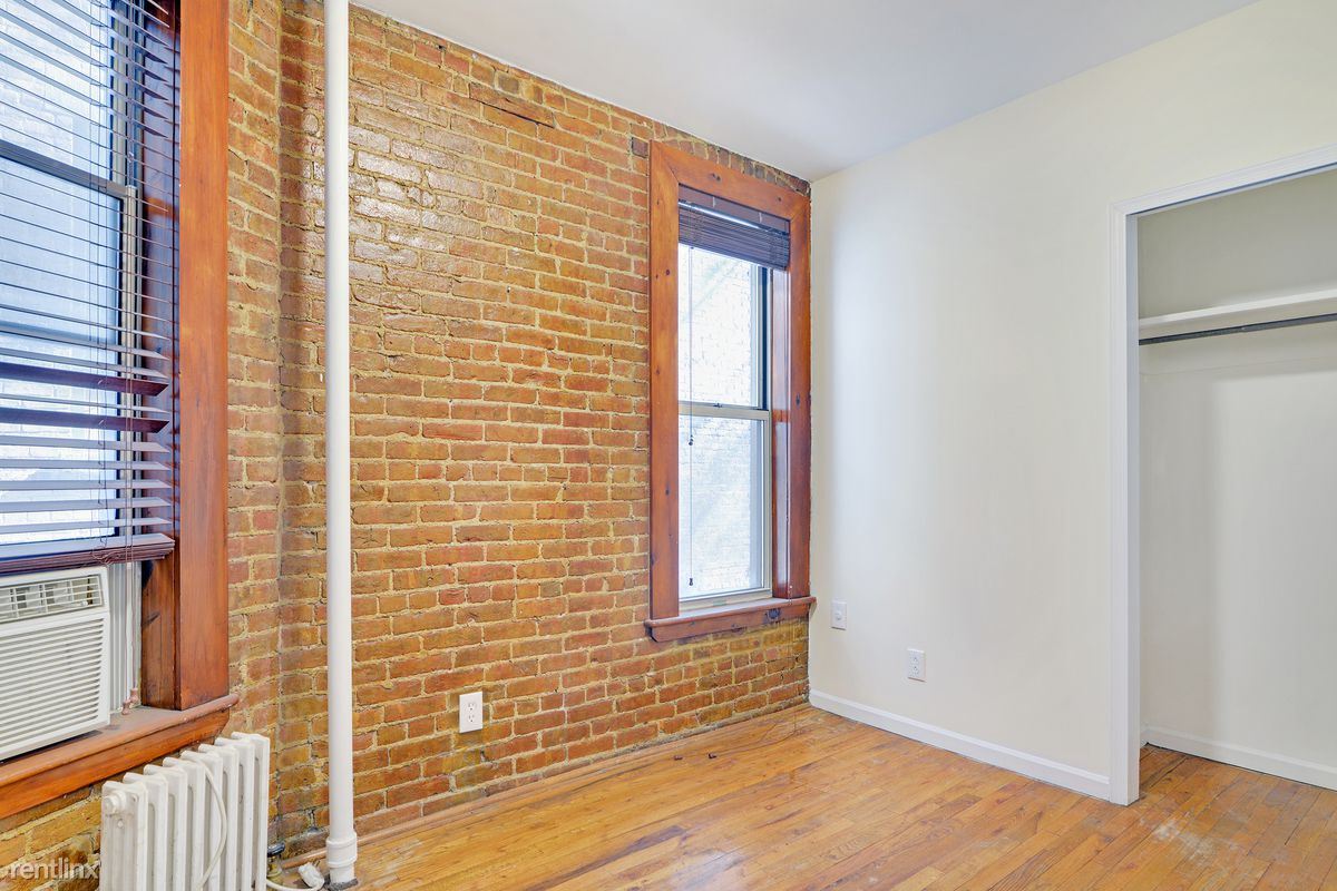 Building Photo - 218 E 89th St