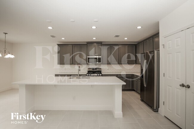 Foto del edificio - 681 Blackstone St