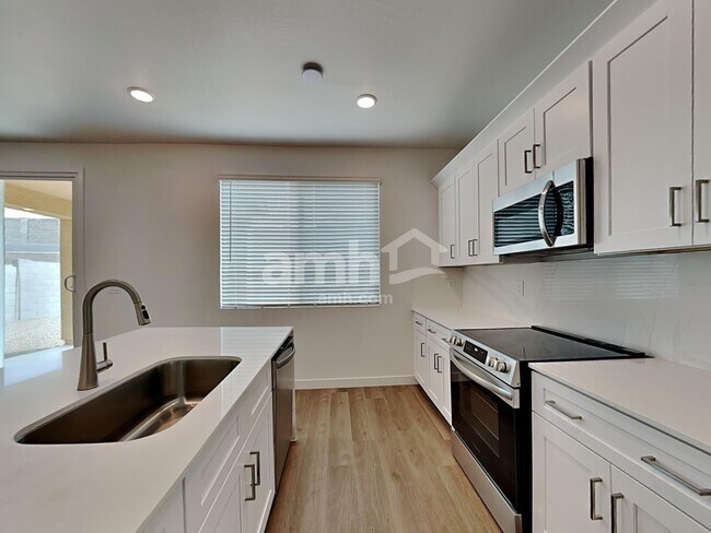Foto del edificio - 12535 W Flynn Ln