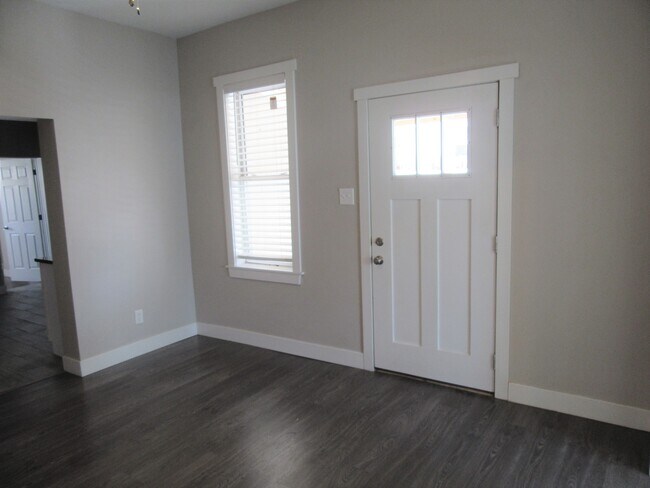 Foto del edificio - 244 Fern Ave N