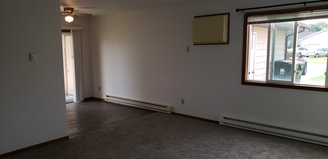 Building Photo - 1722 Delaware Dr