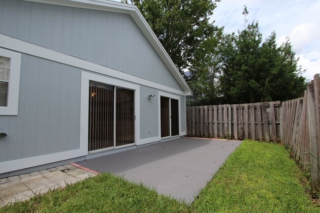 Foto del edificio - Beautiful 3/2 Home Located In Waterford La...