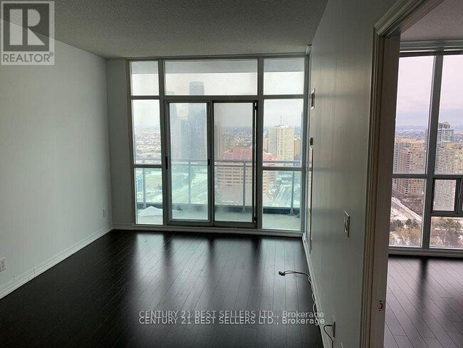 Building Photo - 223-2223 Webb Dr