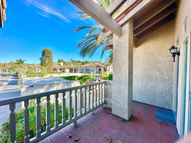 Foto del edificio - Beautiful Upstairs Condo Unit in the Priva...