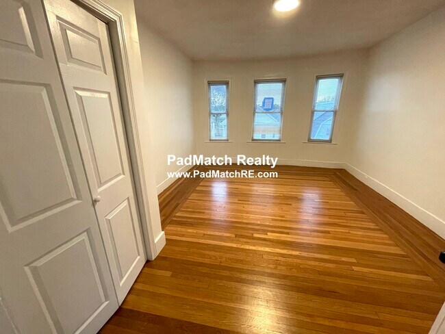 Building Photo - 32 Bowen Ave