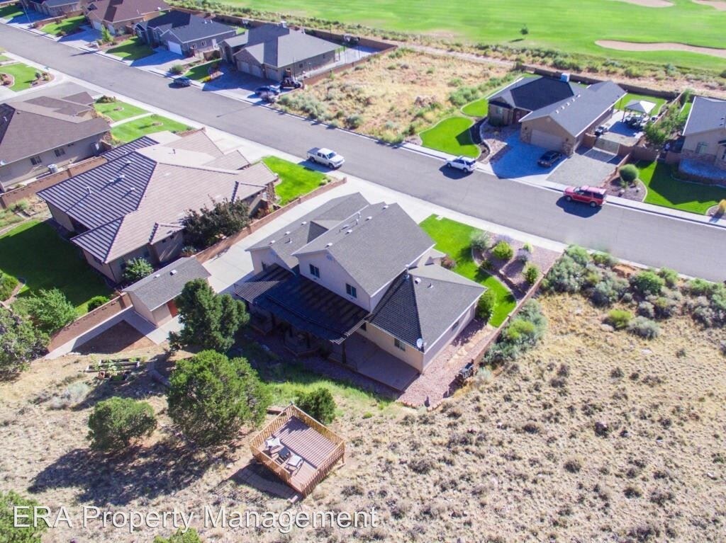 Primary Photo - 4 br, 3 bath House - 1469 N Fairway Dr.