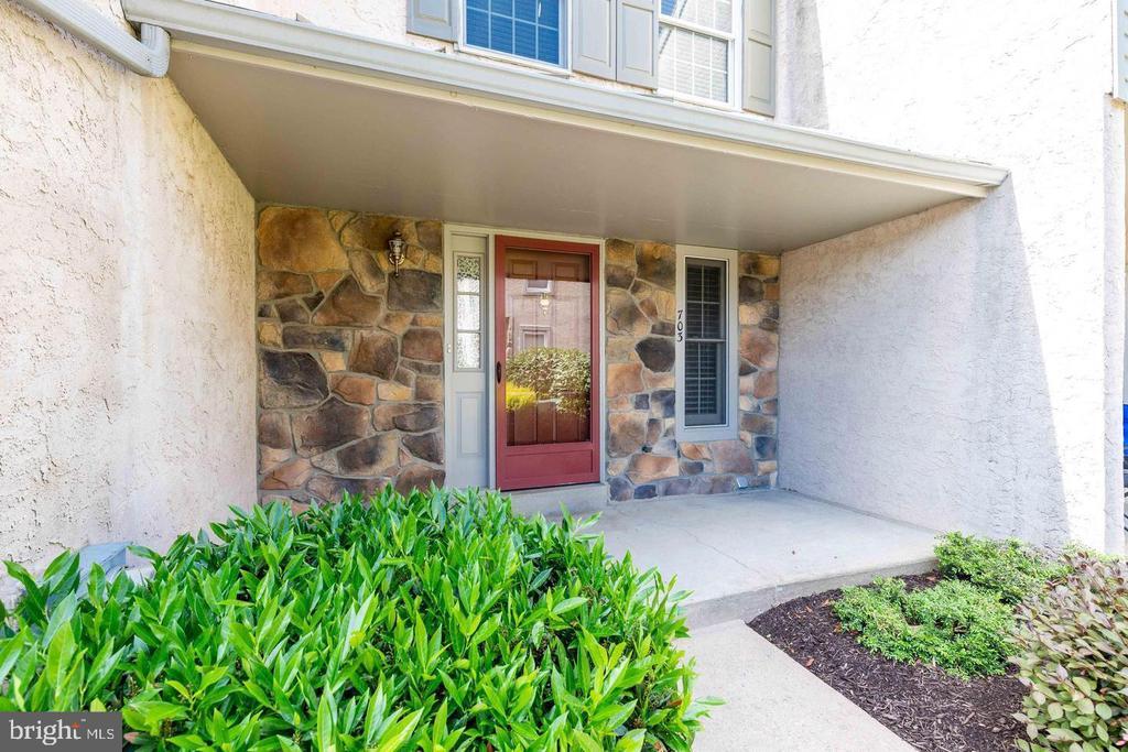 Foto principal - 703 Winchester Ct