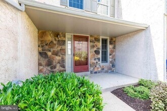 Building Photo - 703 Winchester Ct