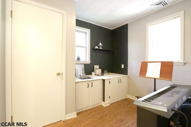 Foto del edificio - 635A-side W Nittany Ave