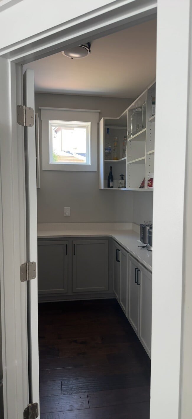 Building Photo - 5524 Bent Grass Way