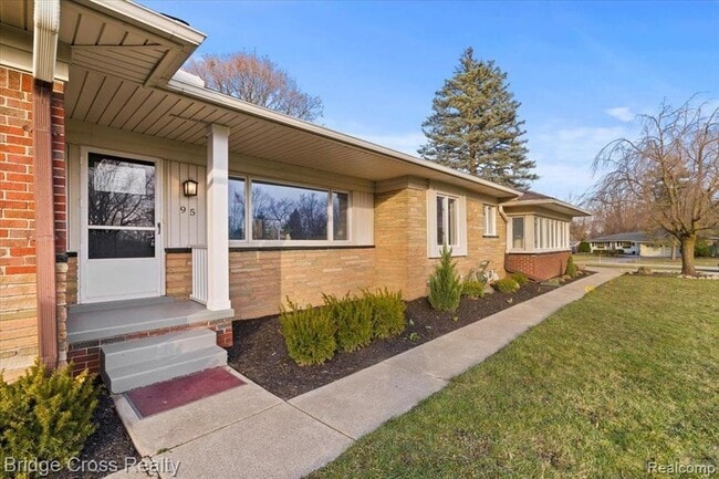 Building Photo - 95 Hillsdale Rd