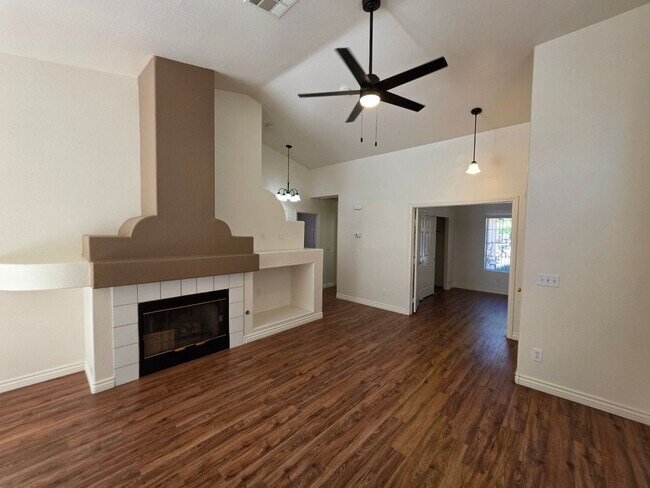 Foto del edificio - Beautiful Single Story Home