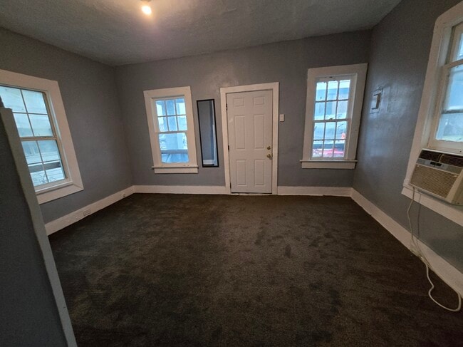 living room - 1022 Eaverson St