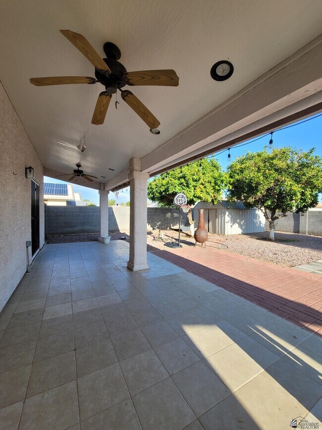 Foto del edificio - 10633 E 36th St