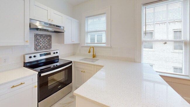 Foto del edificio - Remodeled Unit in RIVERSIDE! ONE MONTH FREE!