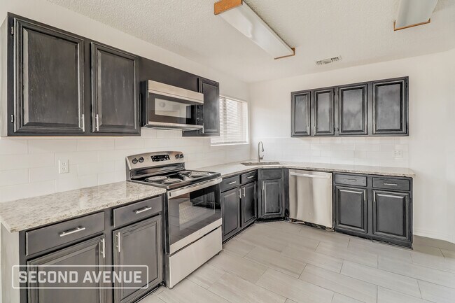 Foto del edificio - 8802 Briarwood Dr