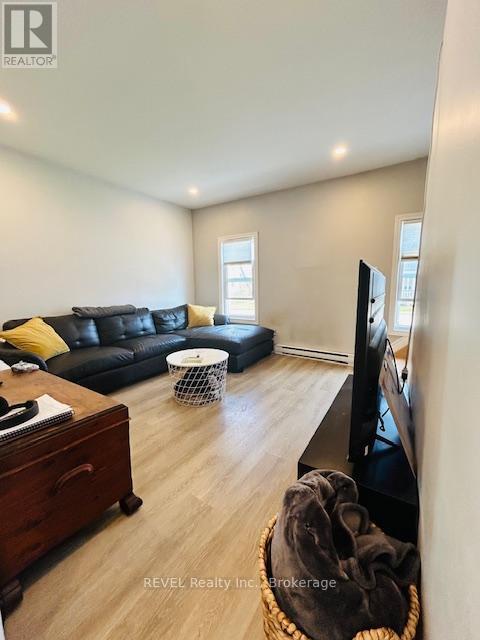 Photo du bâtiment - 3644 Elm St