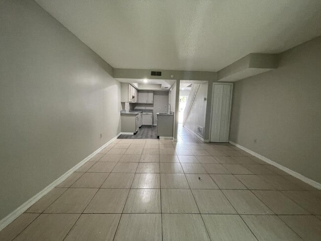 Foto del edificio - 718 W.Columbia Ave.