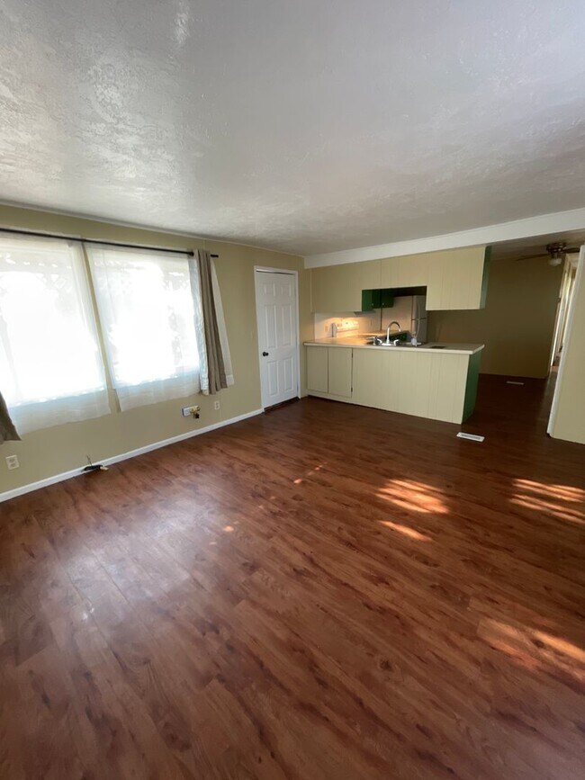 Foto del edificio - 681 E Ash St