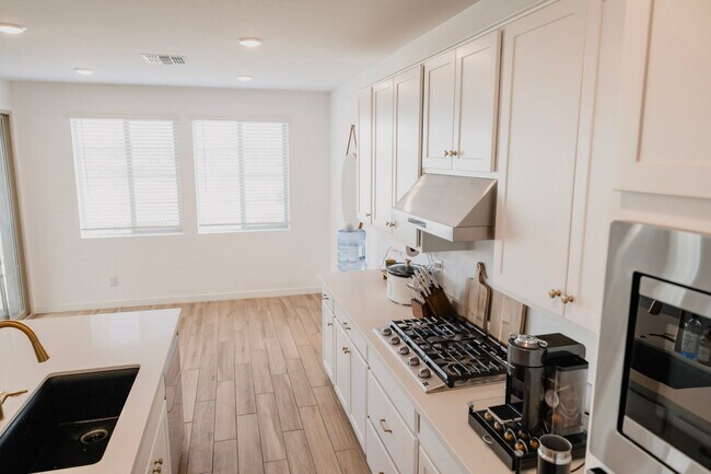 Foto del edificio - 3 Bedroom, 2.5 Bath in Eastmark overlooking Skate Park.