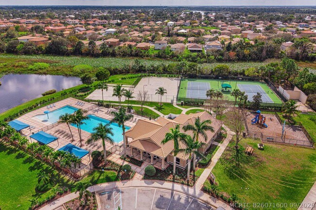 Foto del edificio - 1756 SW Jamesport Dr