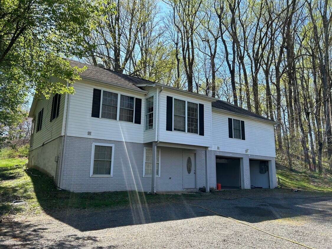 6132 Lee Hwy, Warrenton, VA 20187 House Rental in Warrenton, VA