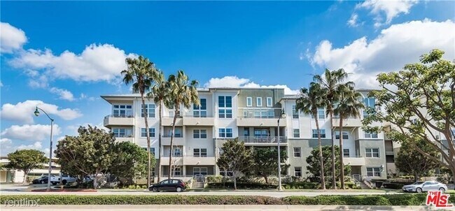 Building Photo - 7100 Playa Vista Dr