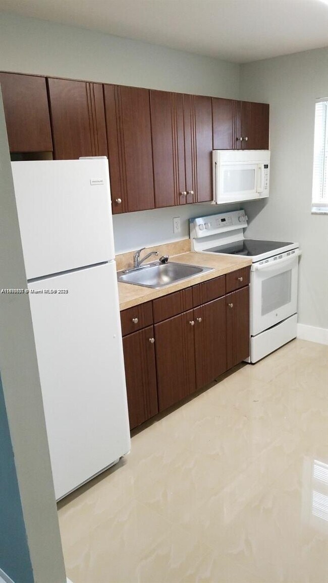 Foto del edificio - 260 SW 8th St