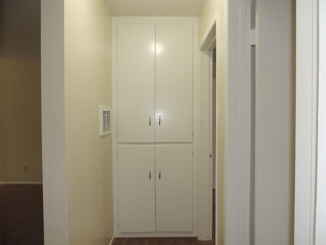 Building Photo - 736 Orizaba Ave