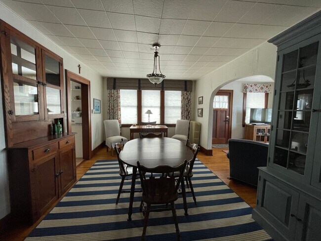 Building Photo - Furnished 2 Bedroom 1 Bath, Finished Attic...