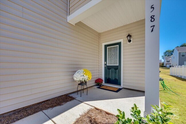 Foto del edificio - 587 King Clover Ln