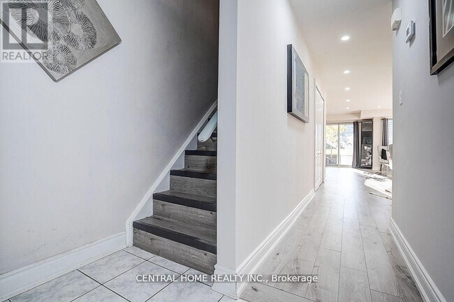 Photo du bâtiment - 988 Sheppard Ave W