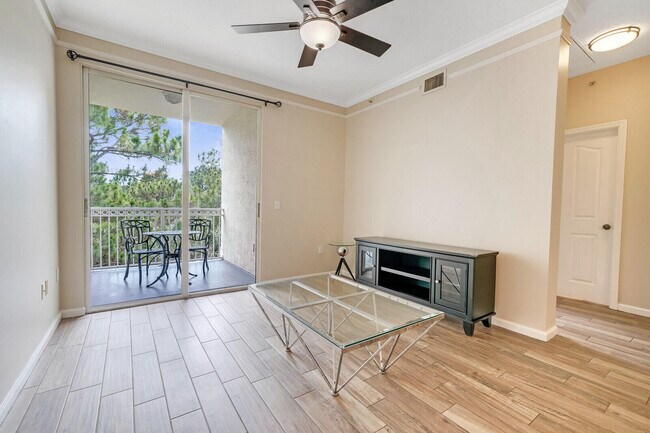 Building Photo - 2310 Myrtlewood Cir E