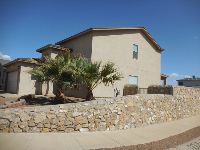 Building Photo - 14260 Hacienda Rock Dr