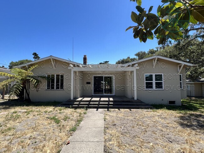 Foto del edificio - Two Bedroom Home Adjacent to Asilomar